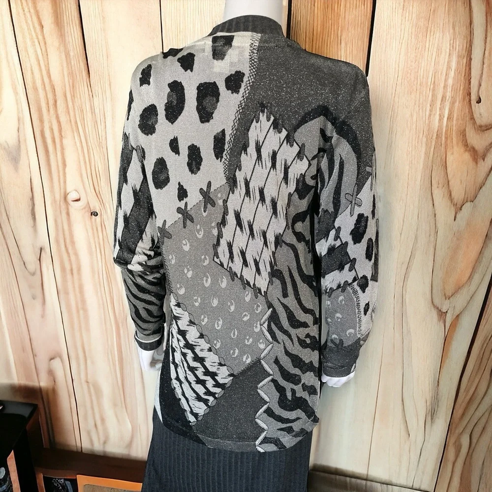 Eric Steven Light Sweater - Picture 5 of 13